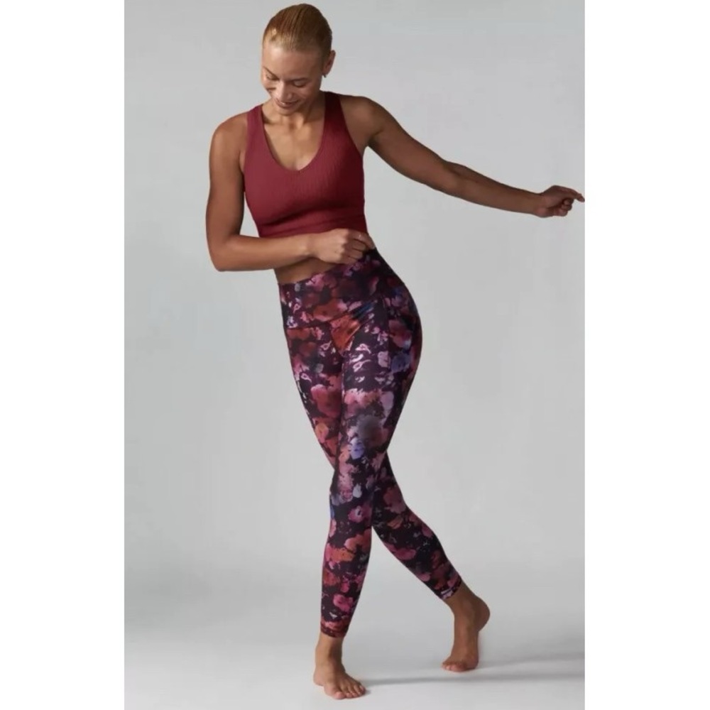 Athleta Salutation Stash Pocket II printed tights. Size S. EUC!!